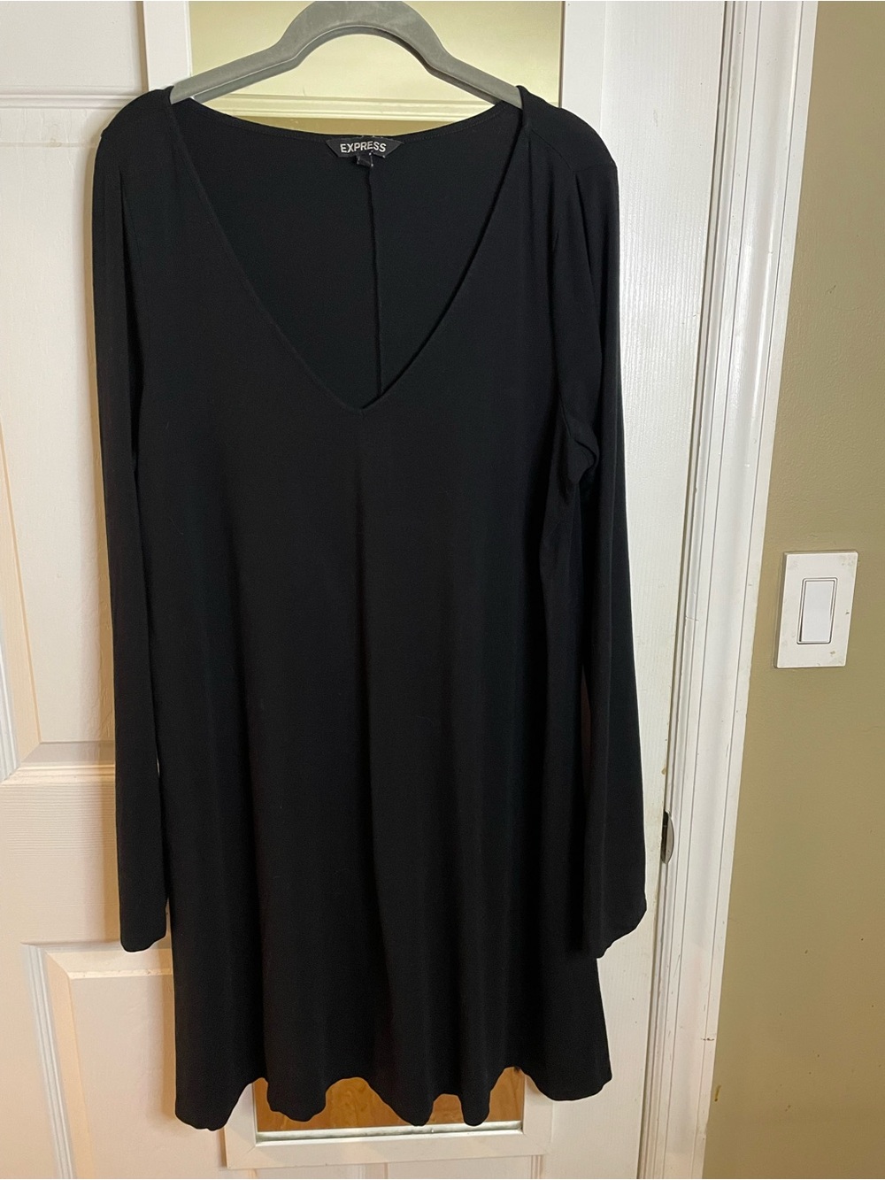 Express Black Swing Dress XL Knee-Length Long Sleeve V-Neck Stretch